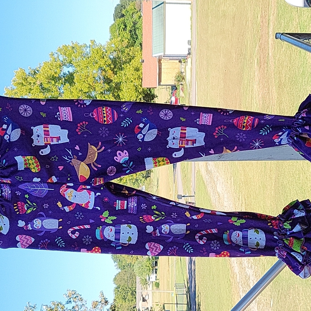 🌈 4 for $25 Girls 5/6 Christmas ruffle pants